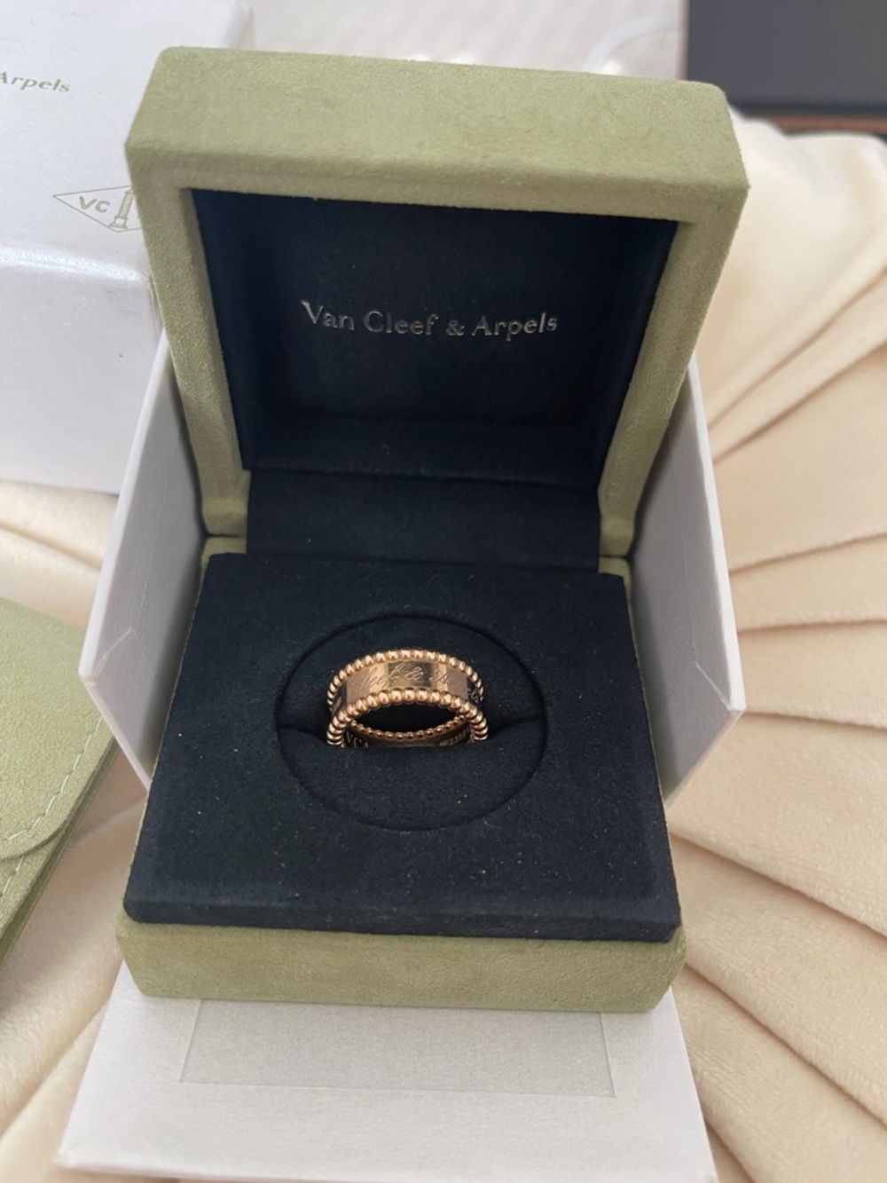 Van Cleef & Arpels Perlee Signature Sz. 52 Authentic - Picture 4 of 9